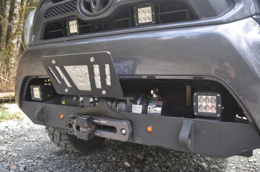 Cascadia 4x4 Flipster inchV2 inch - Hawse & Roller fairlead Winch License Plate Mount Cascadia 4x4 Flipster inchV2 inch - Hawse & Roller fairlead Winch License Plate Mount